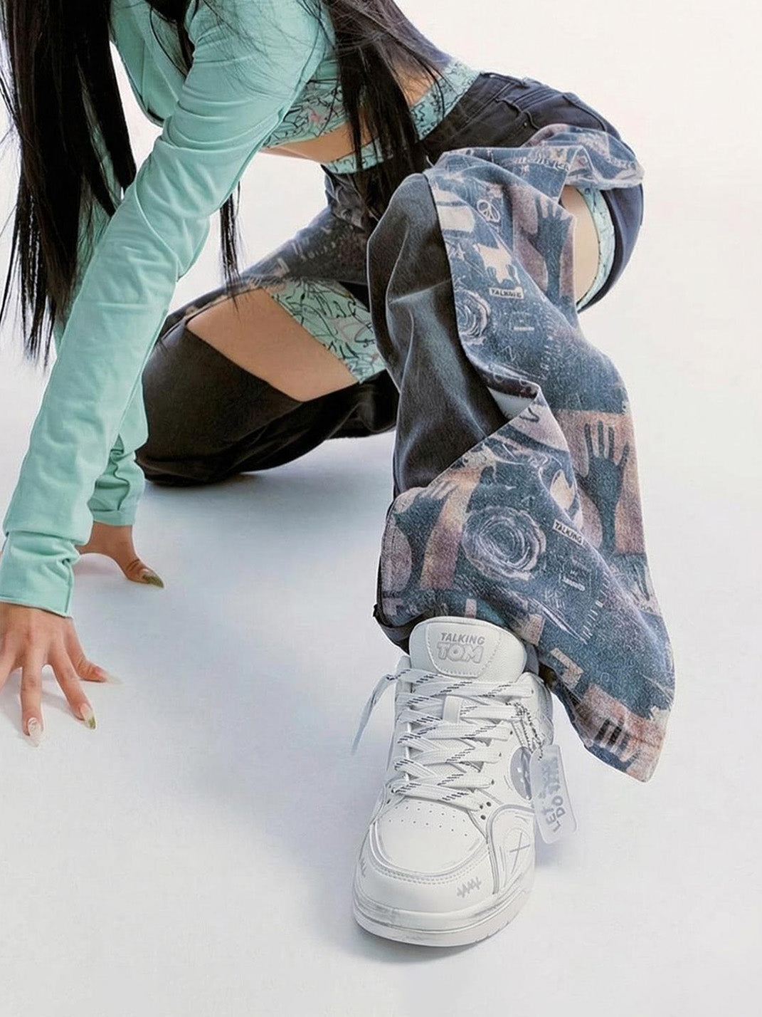 Heart-Graphic Contrast-Panel Low-Top Sneakers