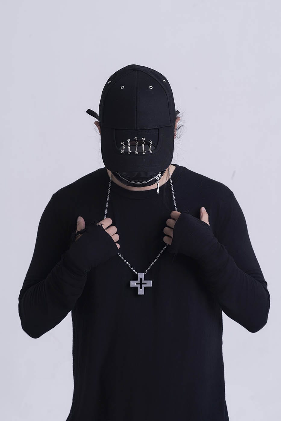 INSIDE OUT Chained Cut-Out Cap